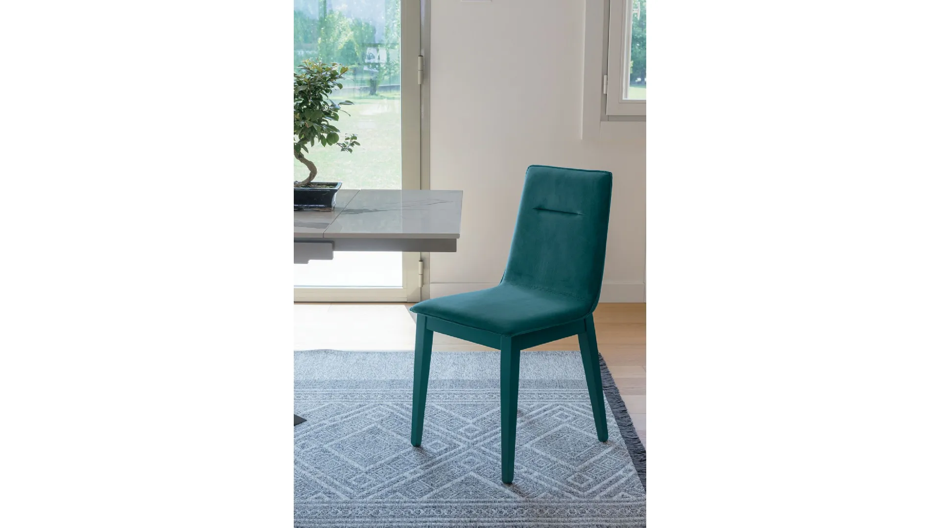 Modern chair in microfiber with a velvet effect.