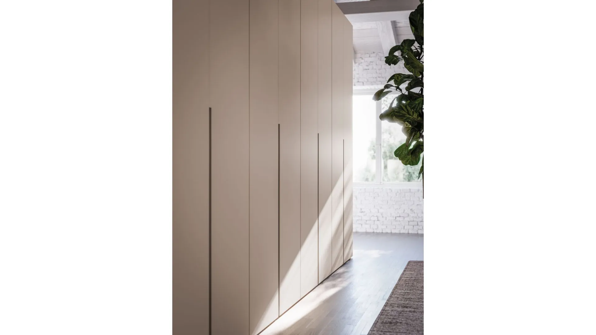 Swing door wardrobe with Gola 1200 profile. Interior in cotton, doors and handles in tortora melamine.