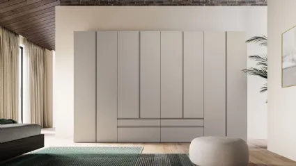 Hinged wardrobe with Gola door. Cotton interior, doors and handles in sand matte lacquered.