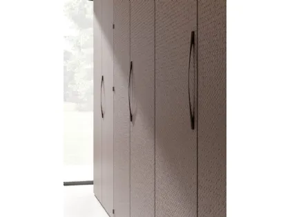 Swing wardrobe, central doors with pack opening. Cotton interior, clay doors and handles.