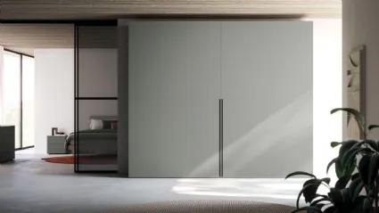 Sliding wardrobe with internal Cotton finish, doors, and Gola handles in matte lead lacquer.