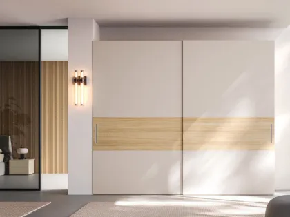 Sliding wardrobe with Maya door. Interior in Oak, doors in matte lacquered Sand and textured Oak.