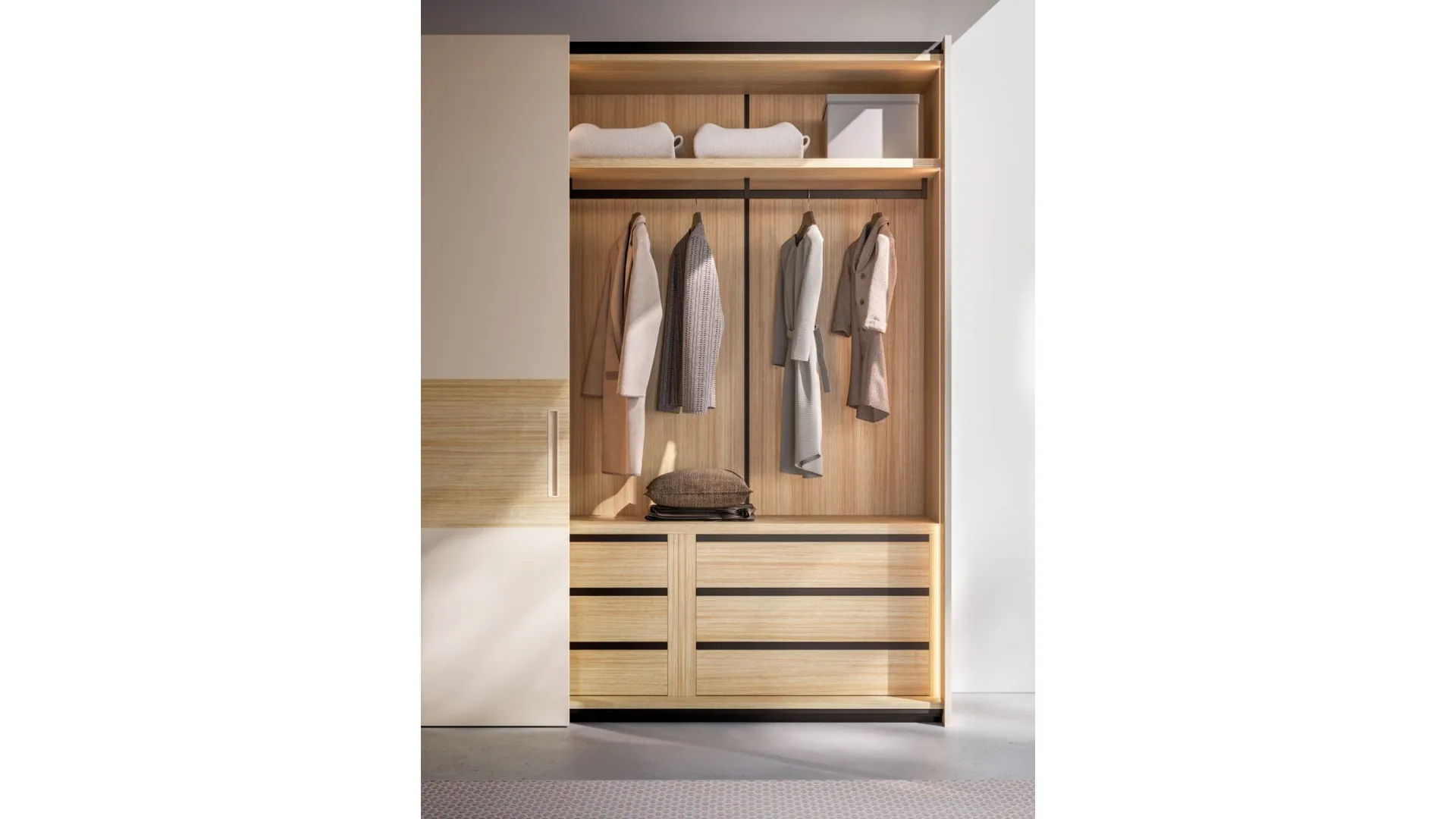 Sliding wardrobe with Maya door. Interior in Oak, doors in Sand matte lacquer and textured Oak.