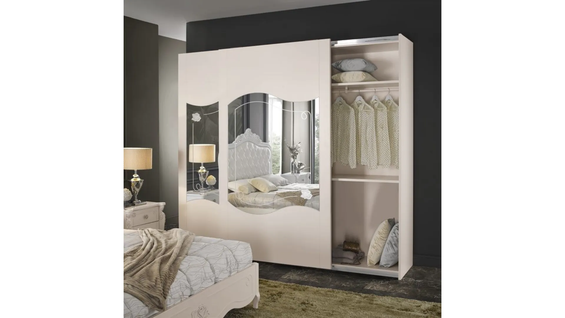 High-quality classical style sliding wardrobe.