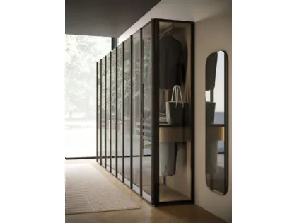 Skeleton wardrobe with glass doors, with internal pass-through sides and external sides in glass.