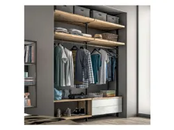 Walk-in closet with bookshelves, chest of drawers, and hanging rails. Customizable finishes 186x258