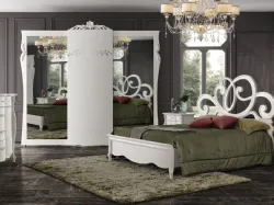 Double bedroom complete with classic-style bed with storage compartment and mirror.