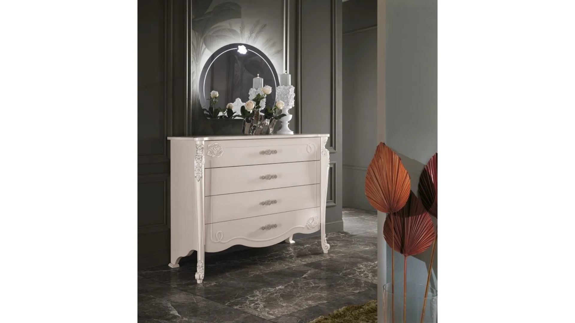 Double room complete in classic style, with LED light mirror.