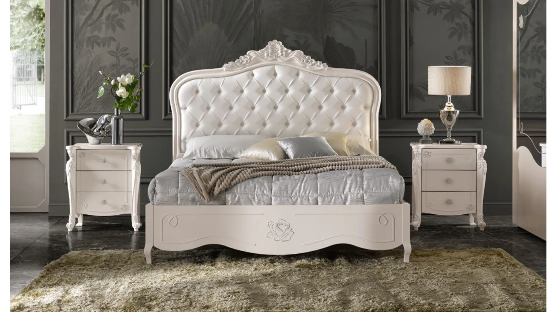 Double bedroom complete in classic style, with LED light mirror.
