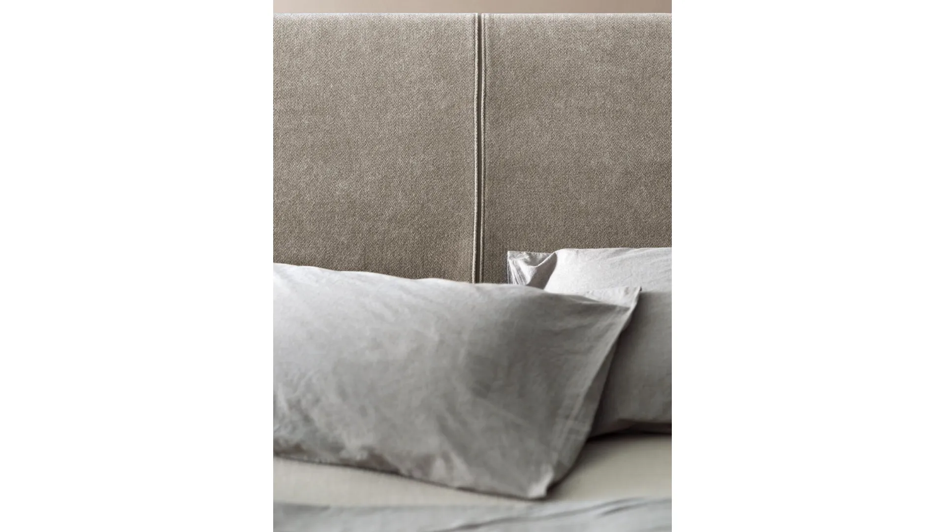 Double bedroom complete with night group in matt lacquered White with Palladium metal profiles.