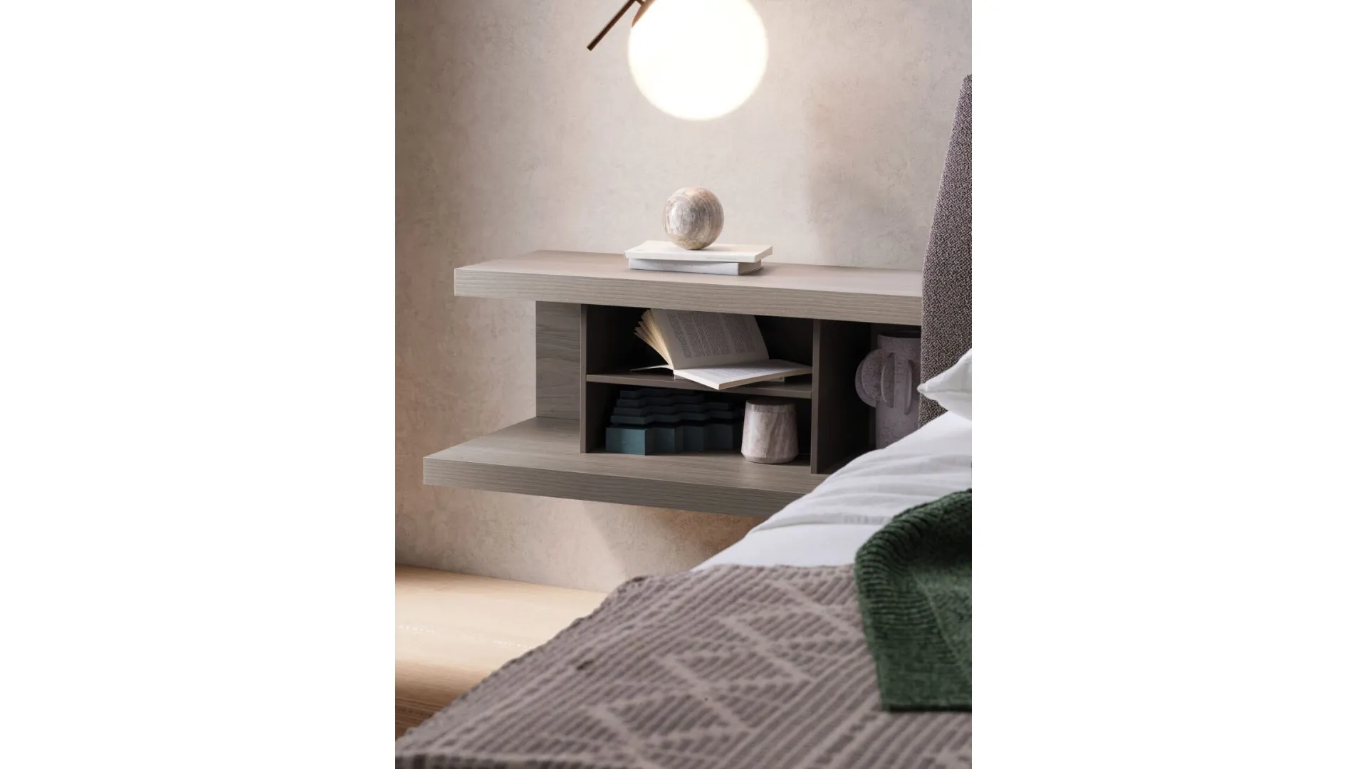 Double bedroom complete with Zefiro bed with characteristic retro bed elements.