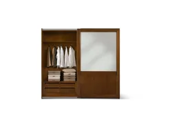 Double bedroom complete with classic-style wooden furniture of excellent craftsmanship.