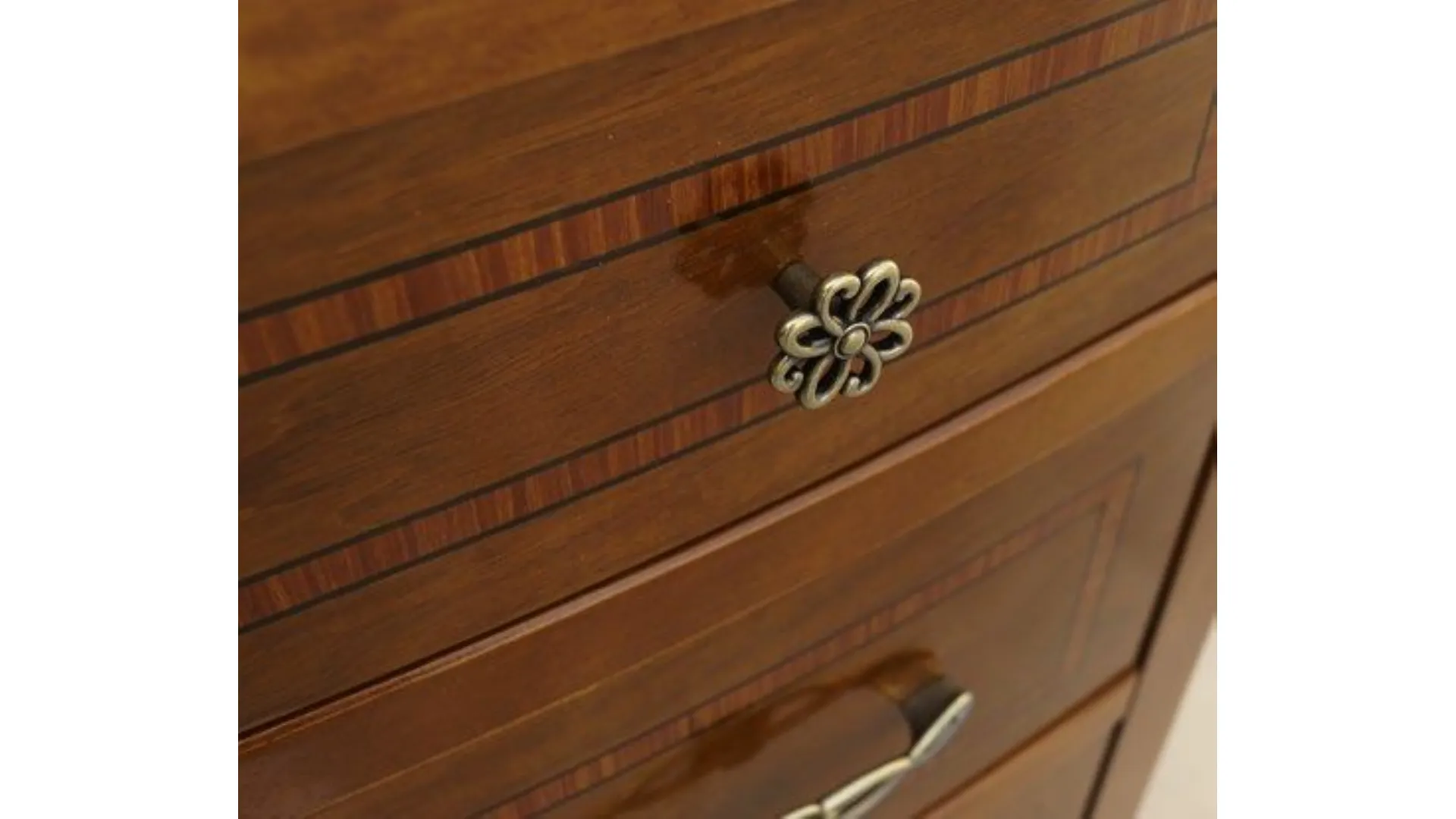 Double room complete with classic style wooden furniture of excellent craftsmanship.