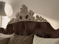 Classic-style wooden double beds of excellent workmanship