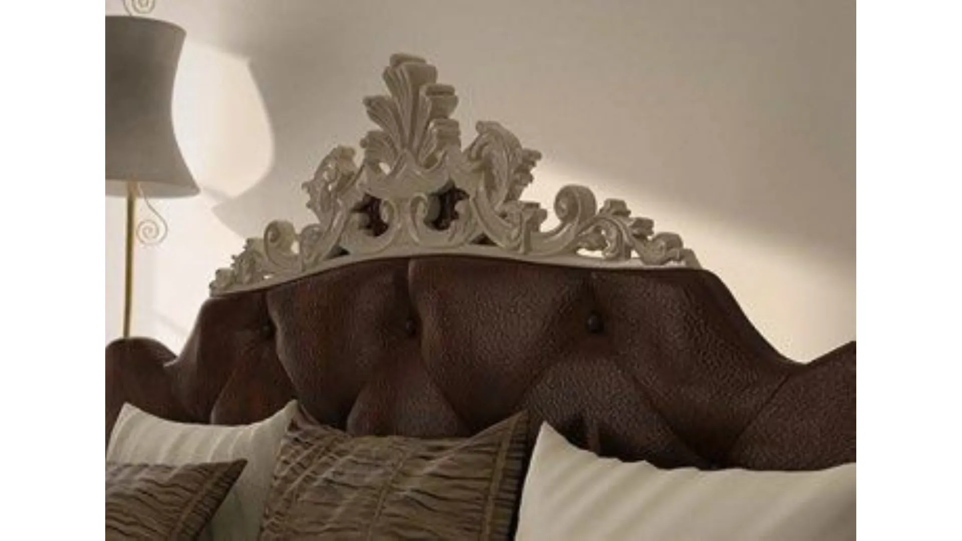 Classic-style wooden double beds of excellent workmanship