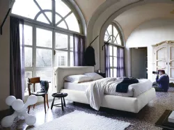 Double bed, with storage, removable covers in different finishes and wooden feet.