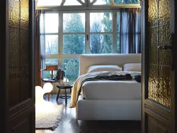 Double bed, with storage, removable covers in different finishes and wooden legs.