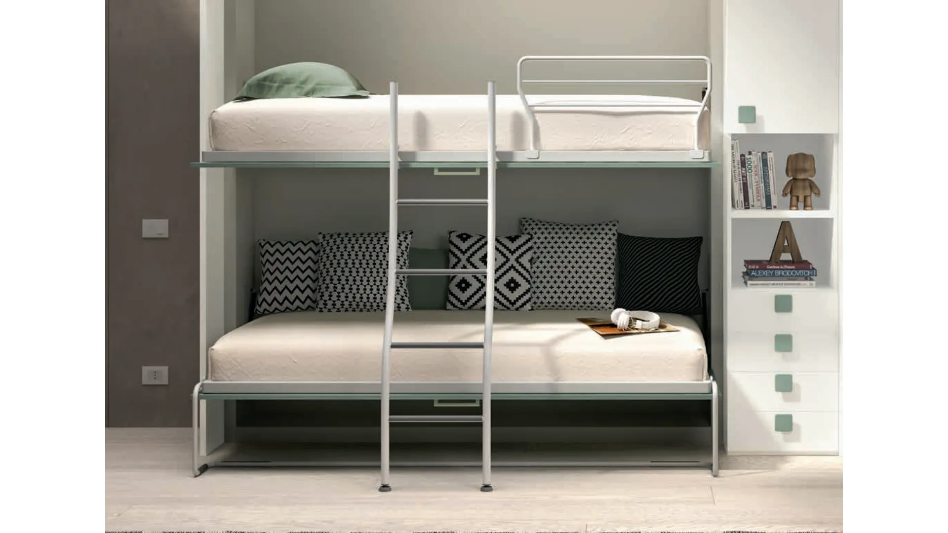 Double foldaway bed, ladder and guardrail included, customizable finishes.