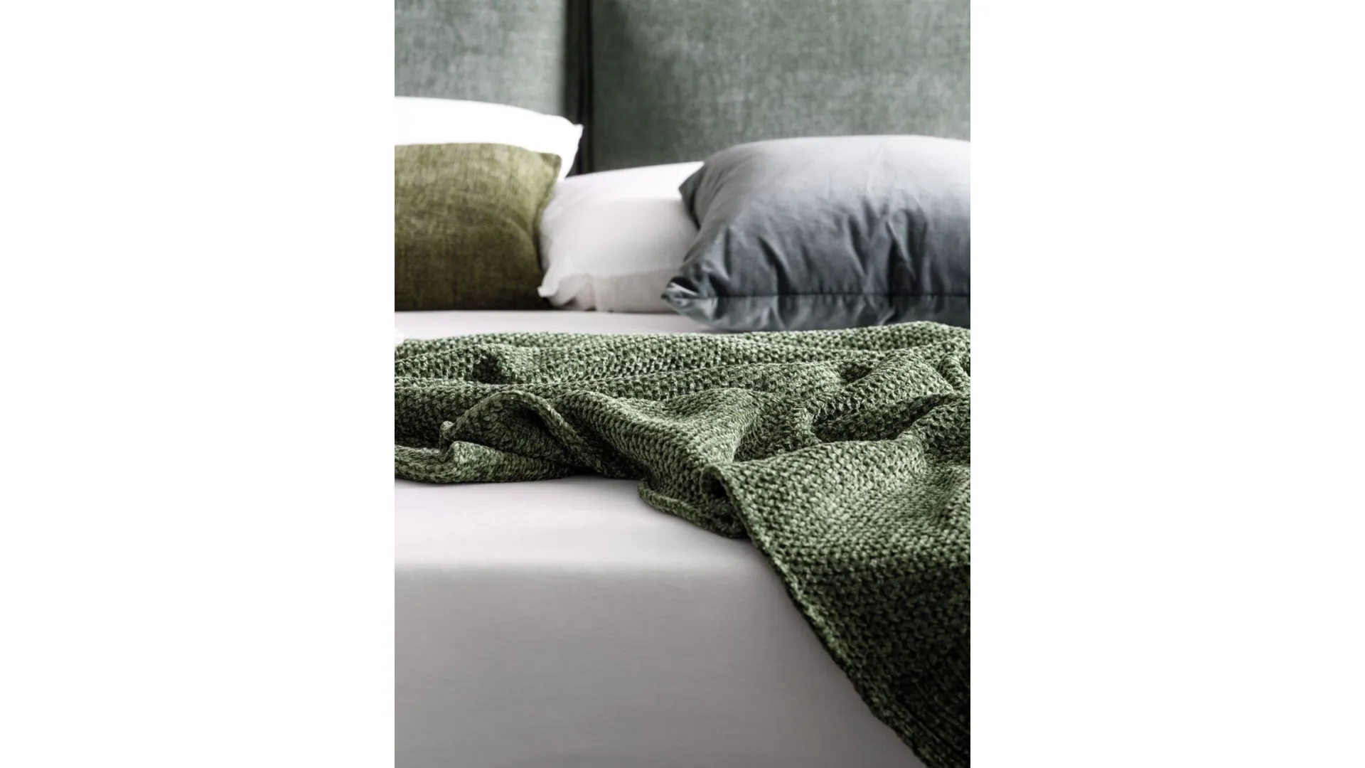 Double bed model Alissa upholstered in fabric with textured bed frame and metal feet.