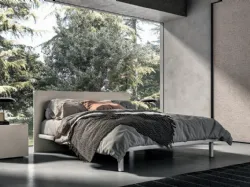 Double bed with rounded headboard, high-quality materials and customizable finishes.