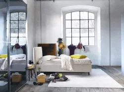 Double bed with padded headboard, customization of finishes.
