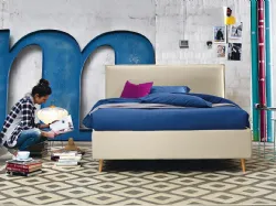 Double bed with padded headboard, customization of the finishes.