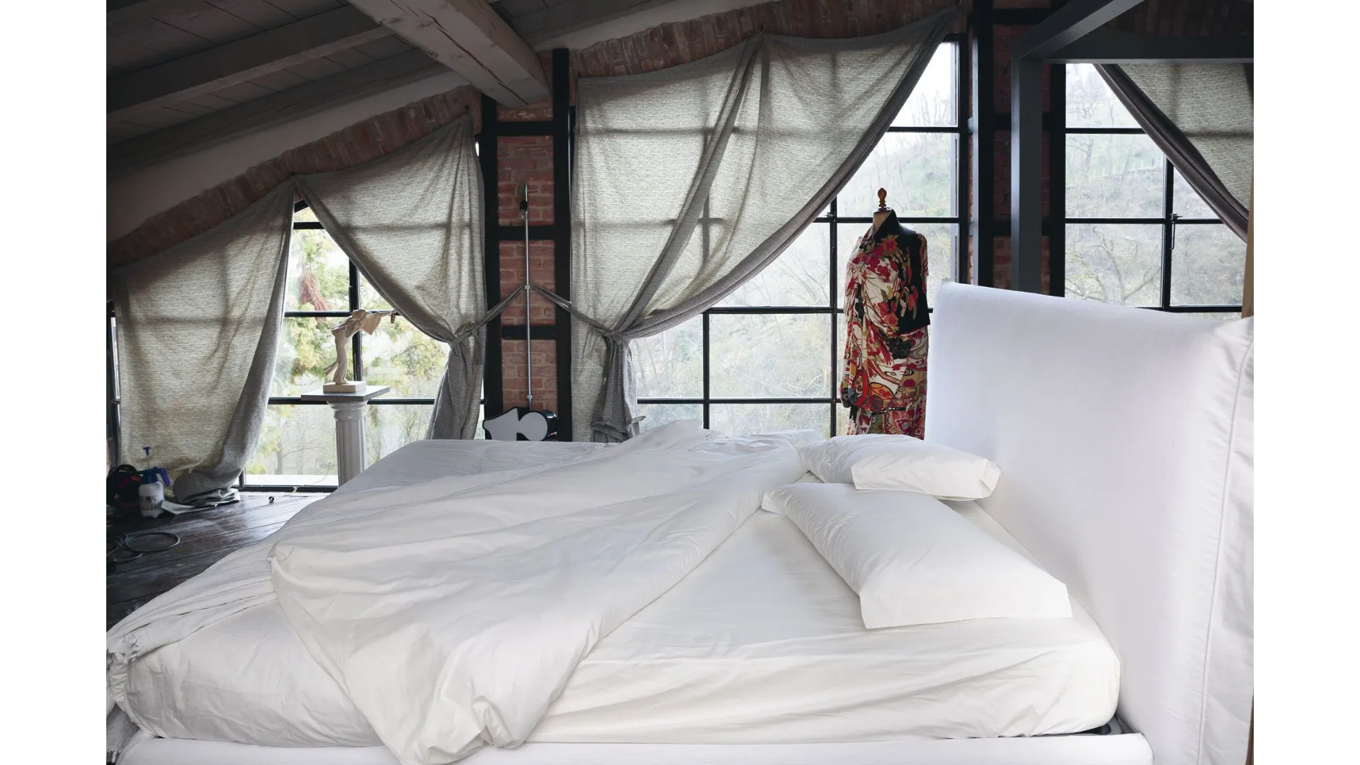 Night bed Chloè double container bed with various types of openings.