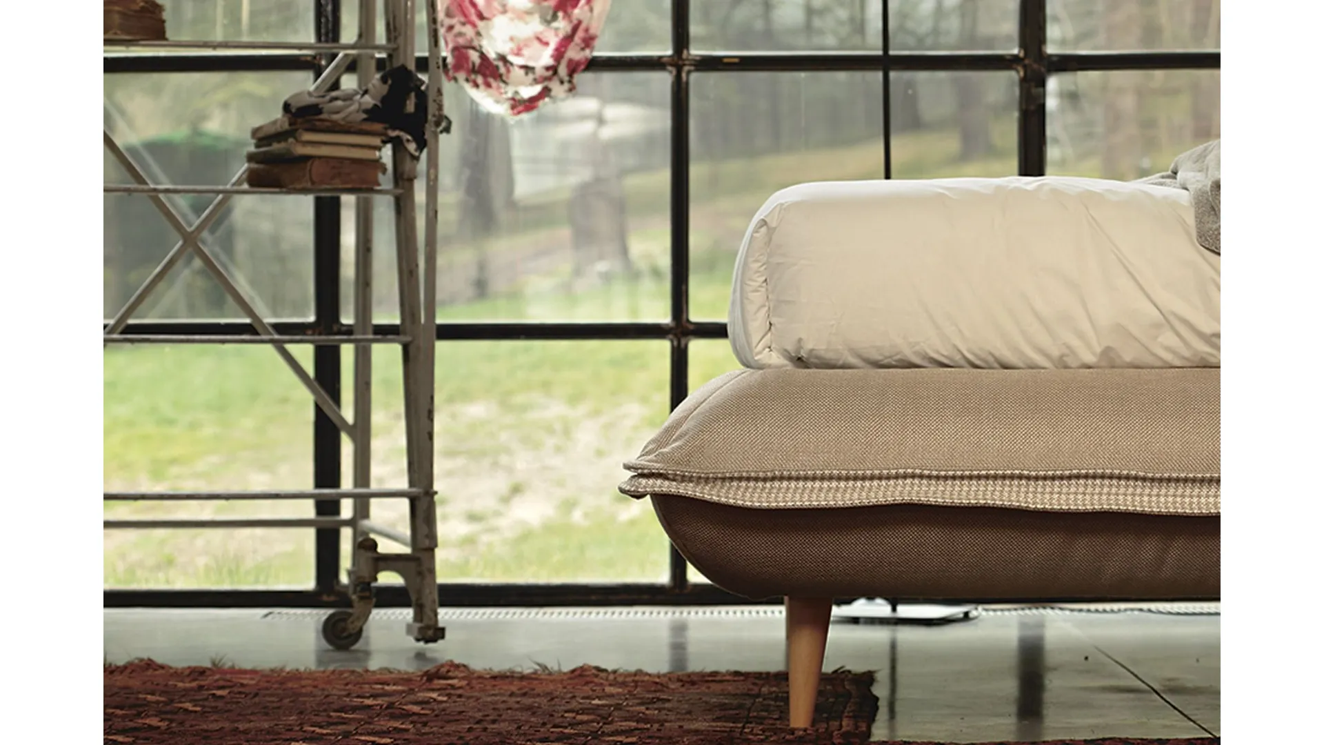 Double storage bed Noctis Davis available in different materials and finishes.