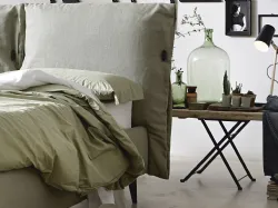 Noctis Eden Advance bed with soft headboard in Fiocchi or Alamari version.