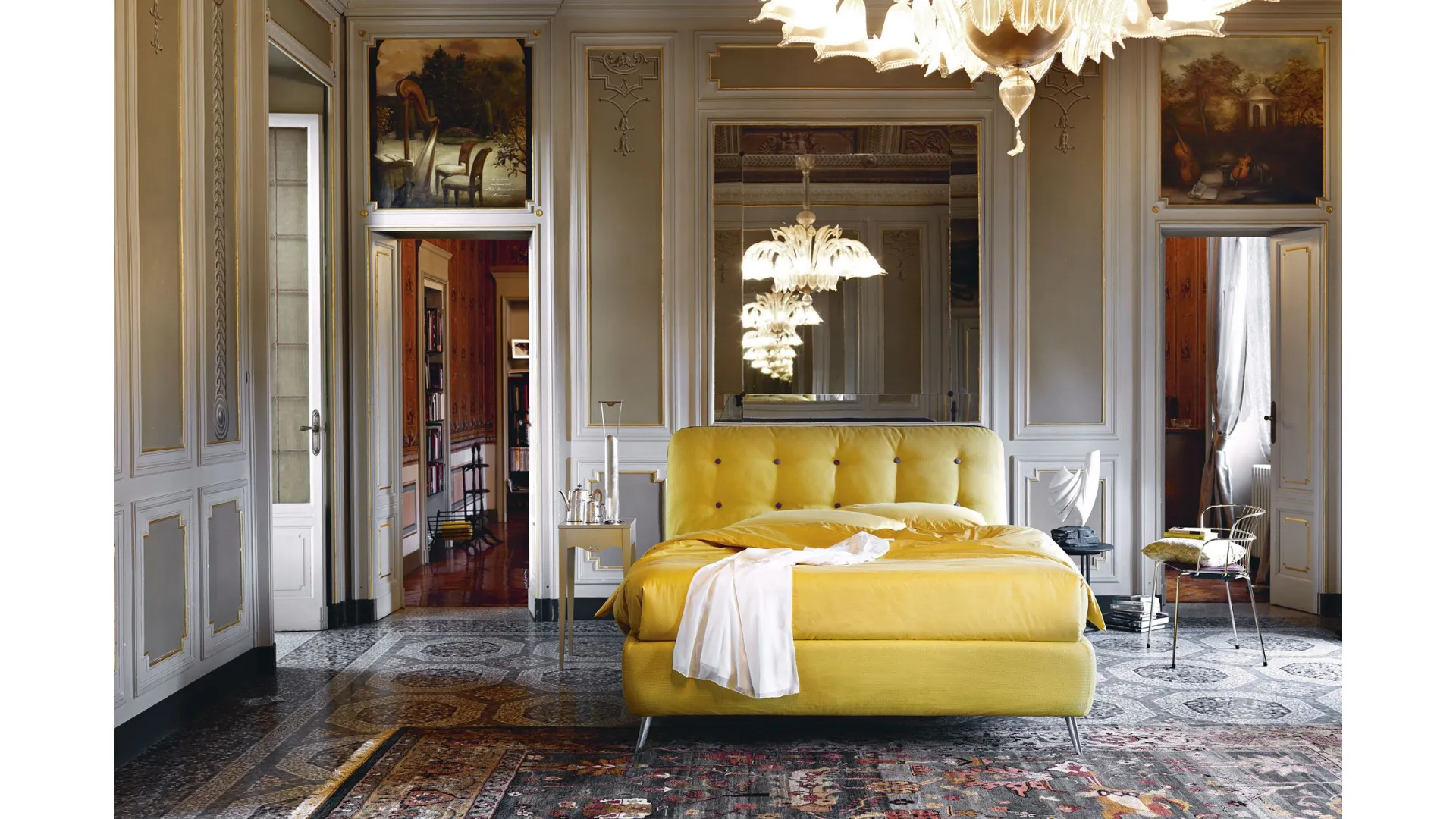 Marriage bed noctis paco characterized by the double-sided covering.