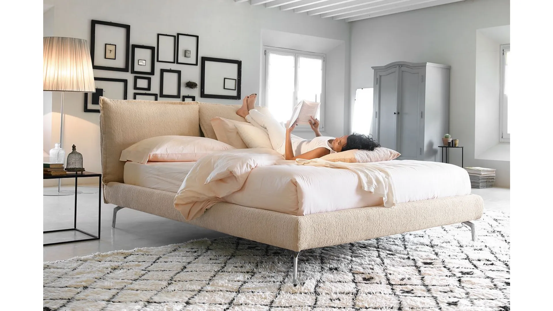 Night bed with double bed frame and two cushions finished off with a characteristic valance.