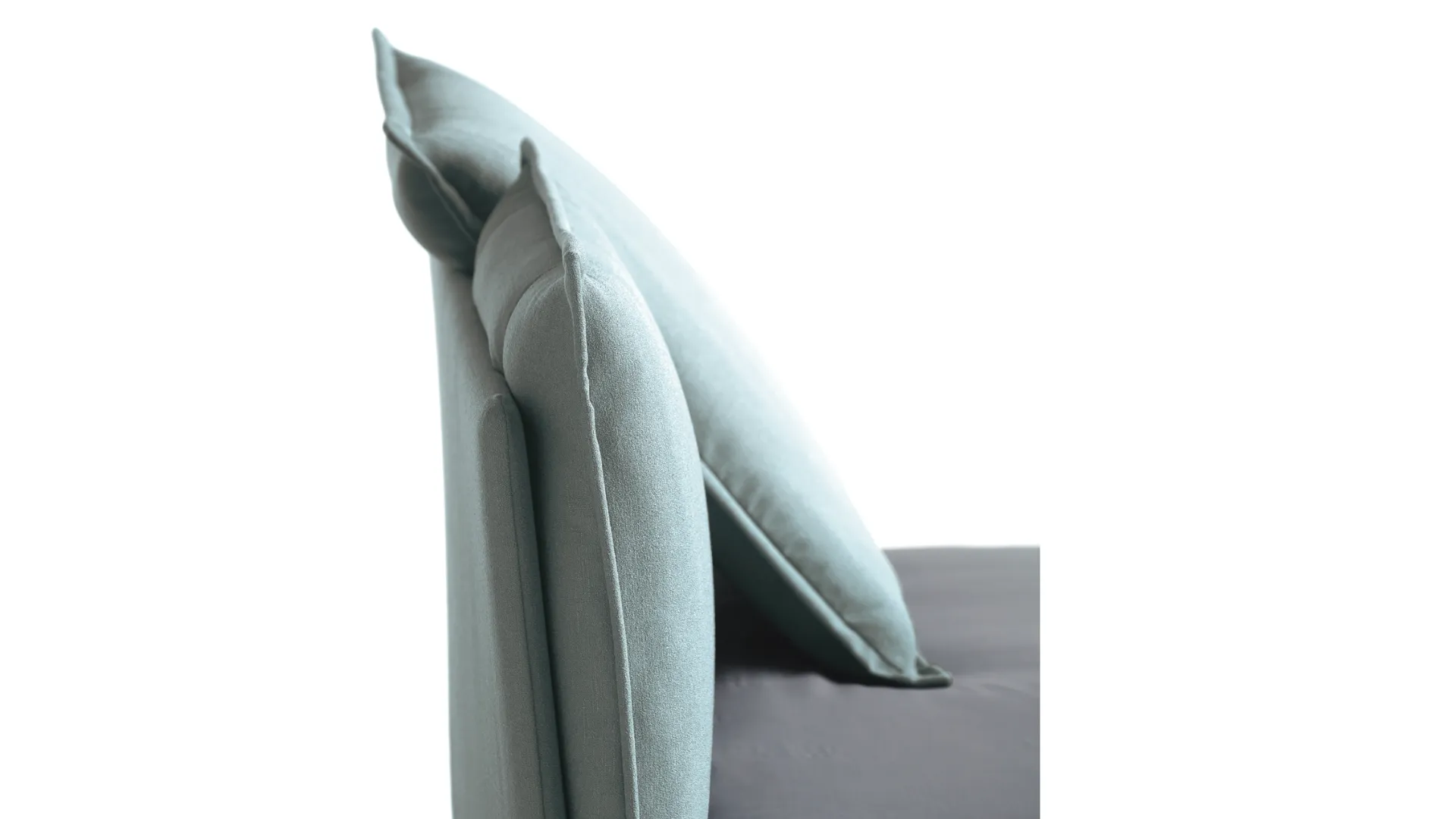 Bed Noctis So Pop double with two pillows finished with the characteristic volant.