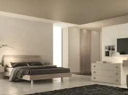 Bedroom with chest of drawers and sliding wardrobe