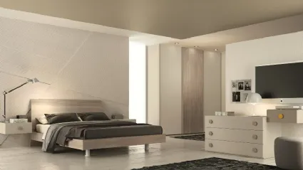 Bedroom with chest of drawers and sliding wardrobe