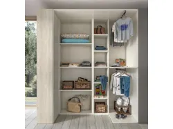 Modern bedroom with bunk bed, a space-saving and efficient room.