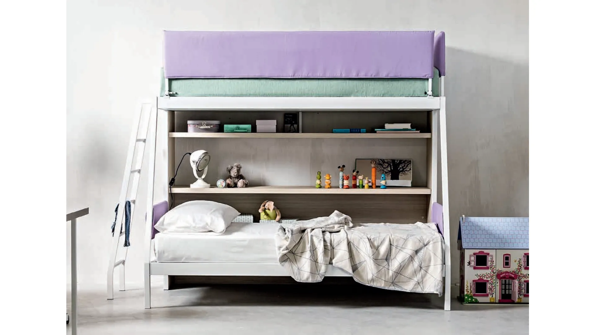 Versatile metal bunk bed with an inclined shape, customizable in finishes.