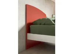 Single bed with a shaped headboard that recalls the form of a sail, customizable finishes 205x90.