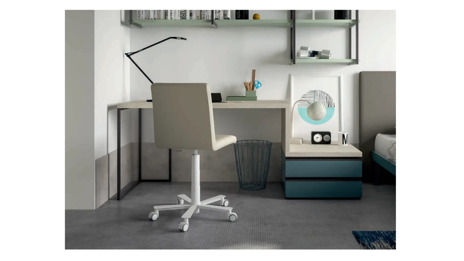 Writing desk with integrated drawers and shelves, available in different models and finishes.
