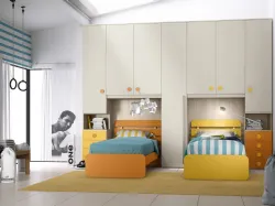 Bridge bedroom with two beds