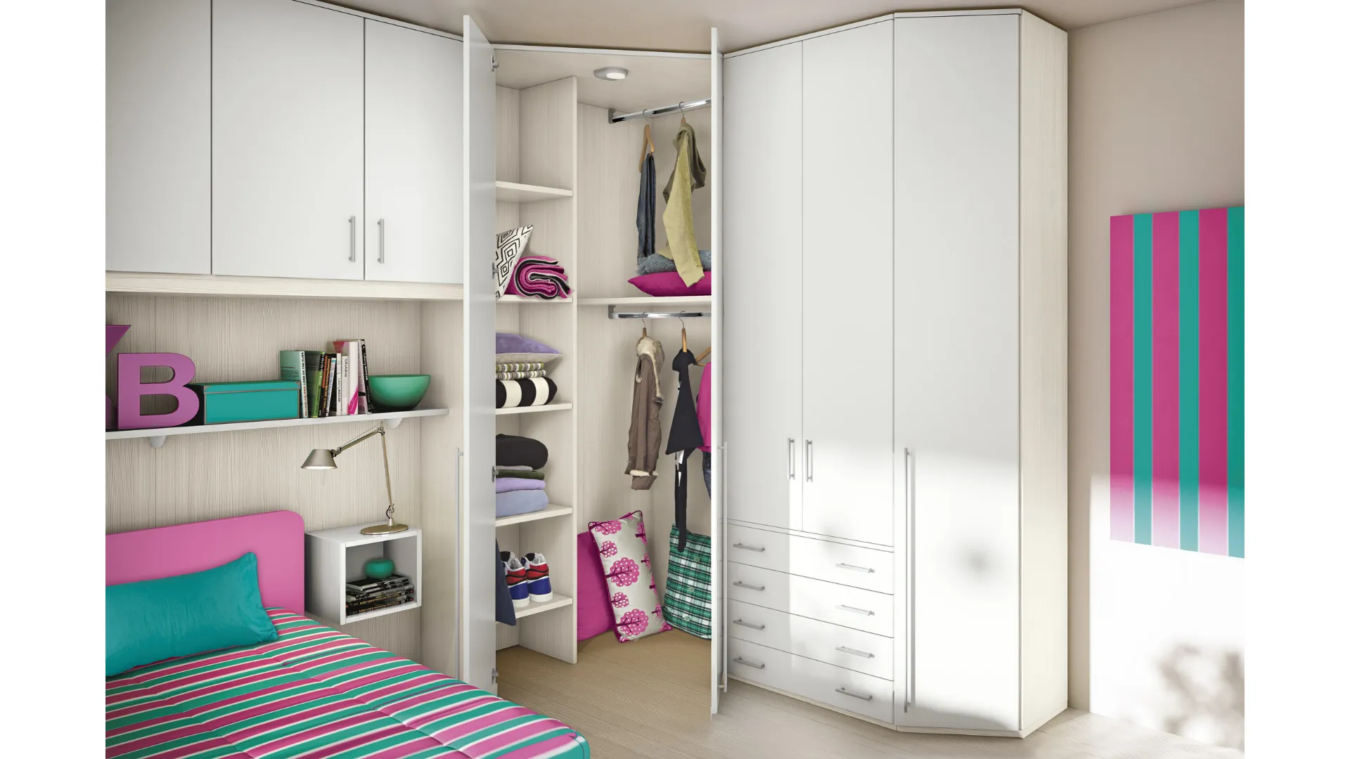 Cmeretta with walk-in closet