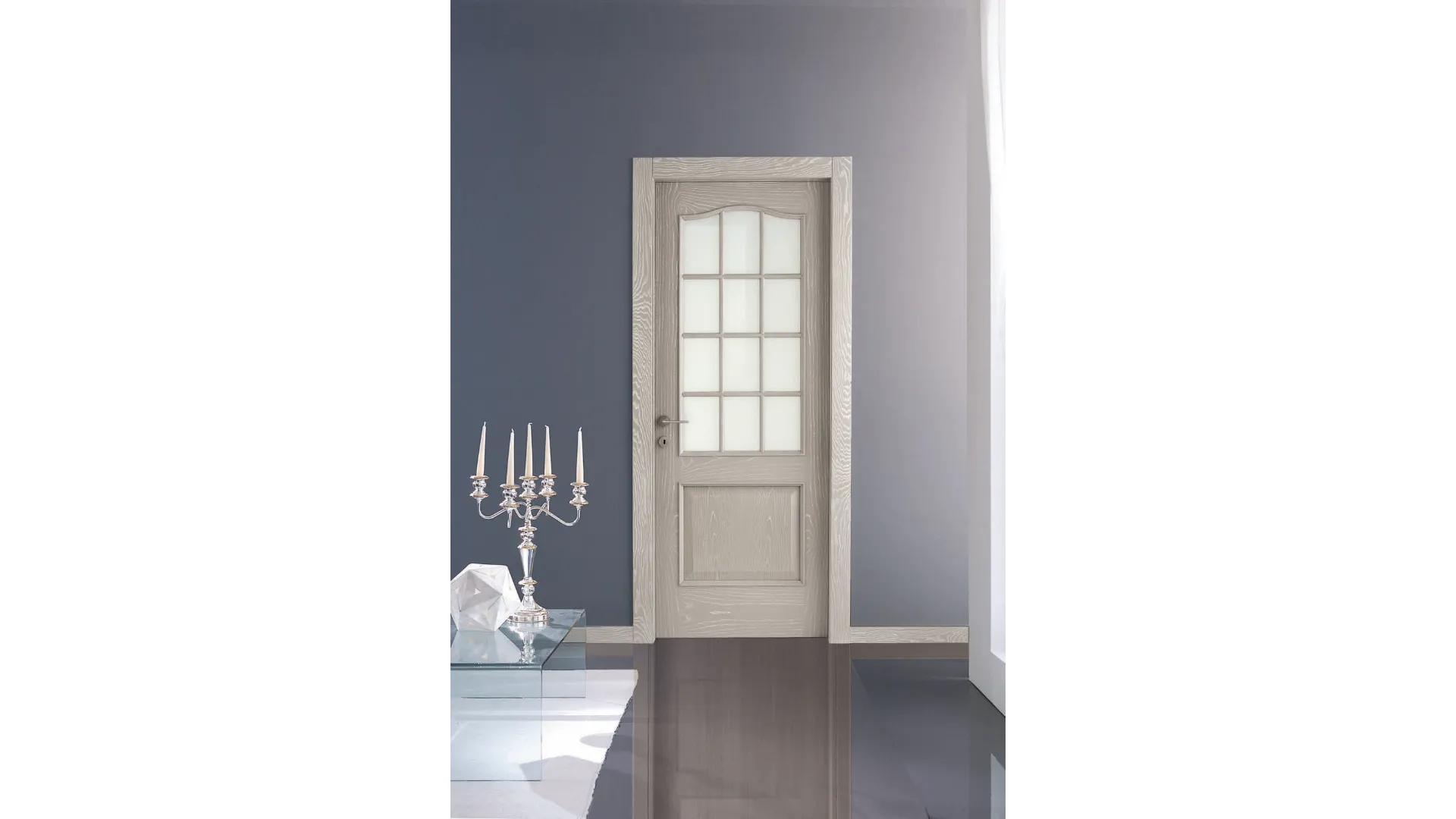 door with inglesina glass