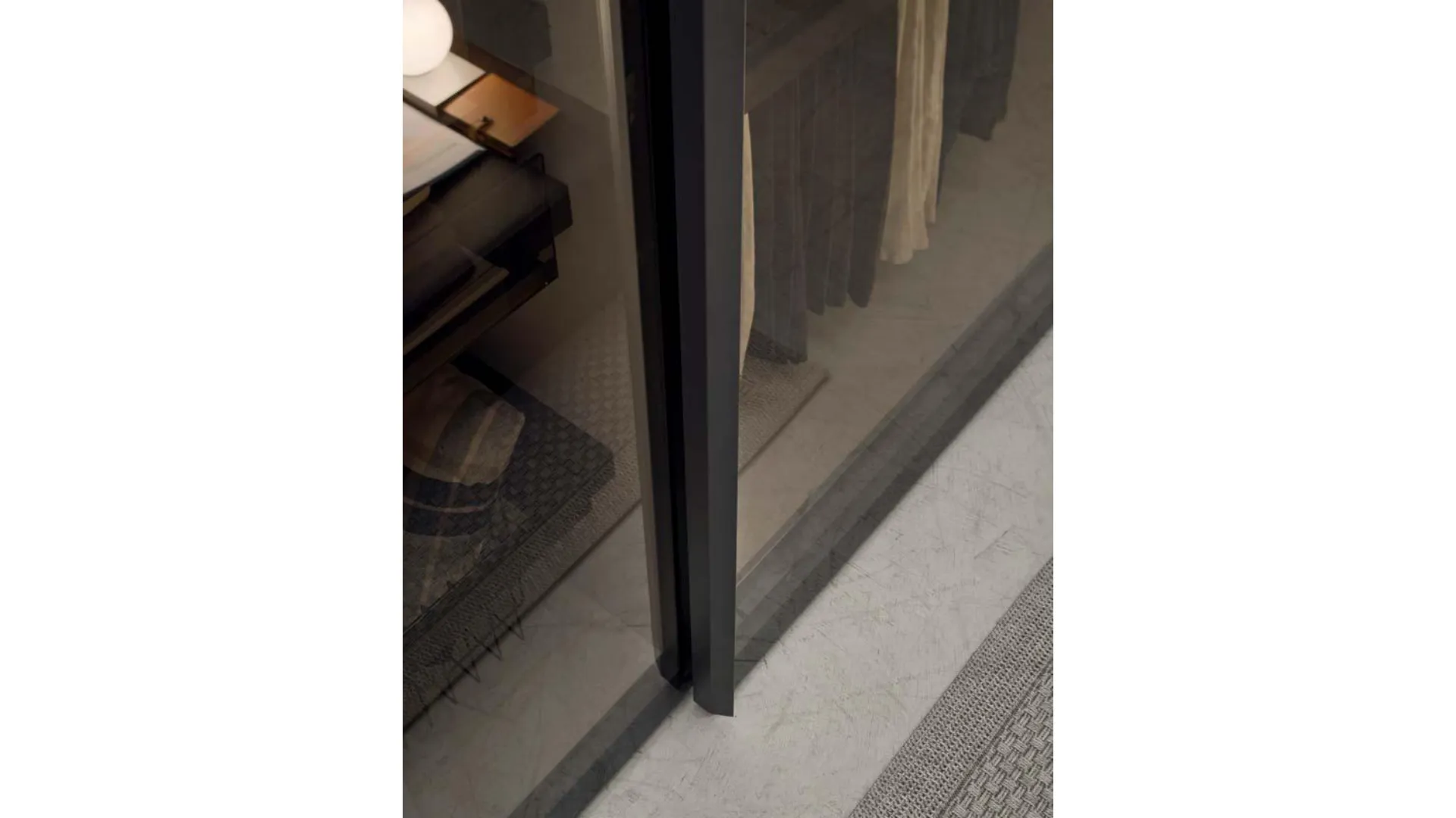 Sliding doors in glass and anthracite aluminum made to measure