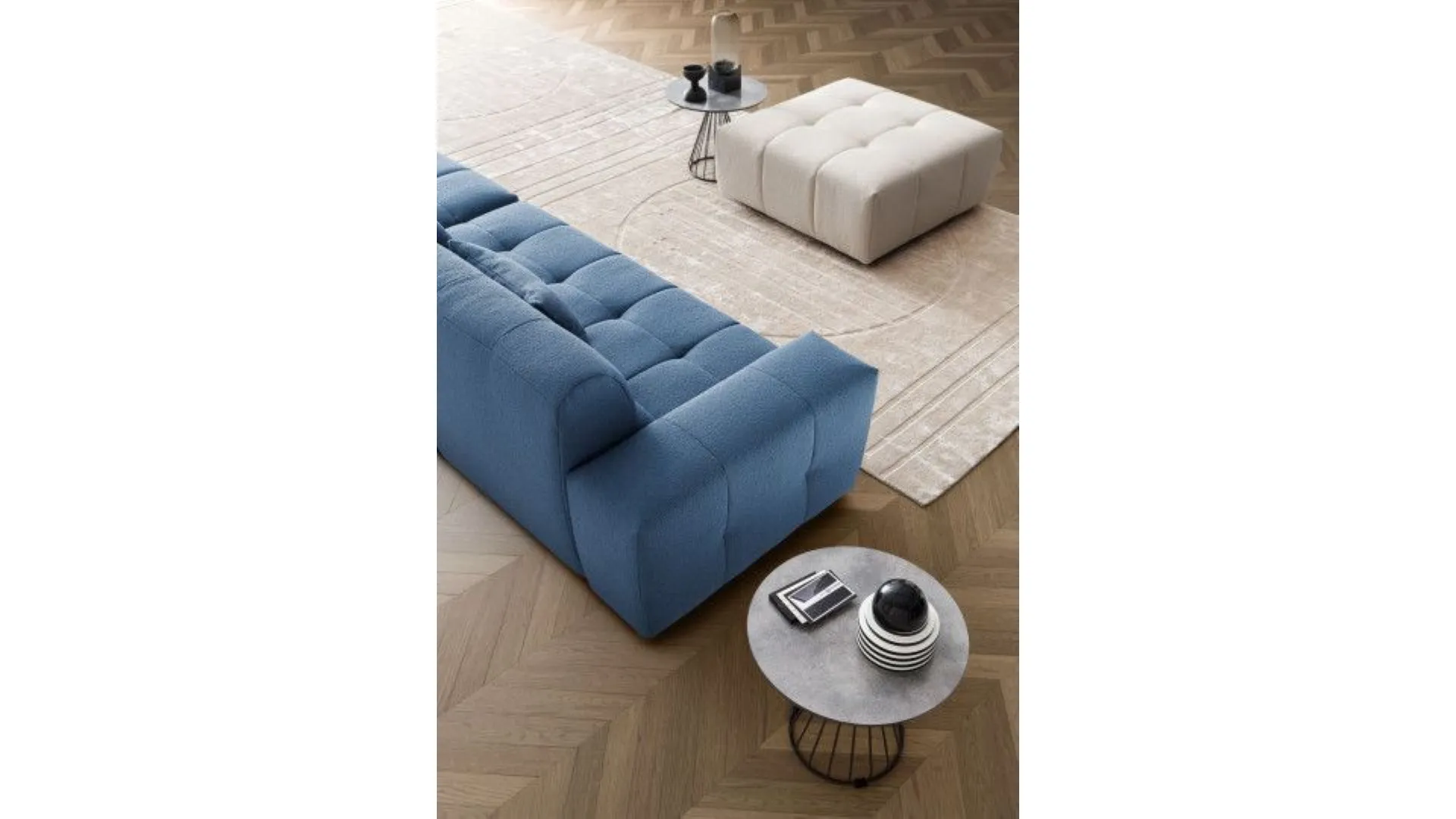 Fabric modular sofa in different finishes, excellent quality materials.
