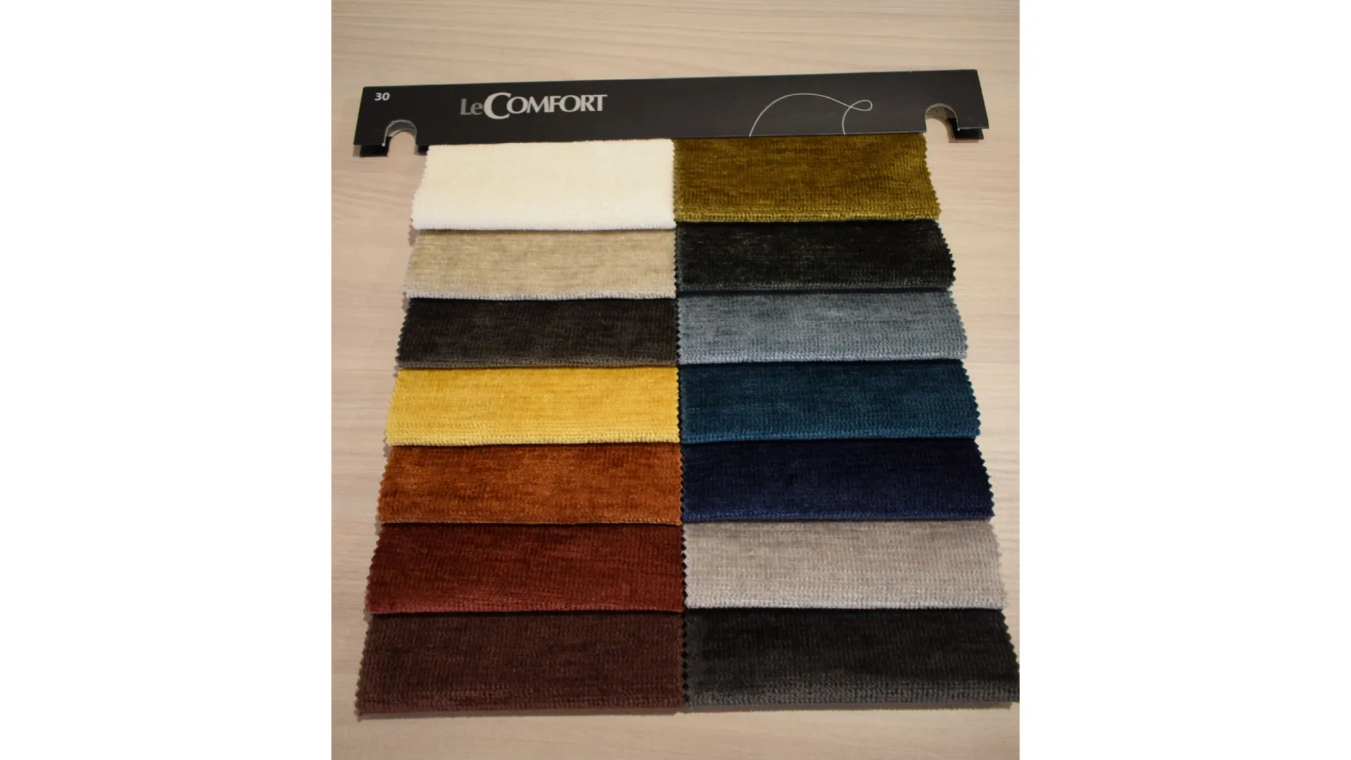 Modular fabric sofa in various finishes, excellent quality materials.