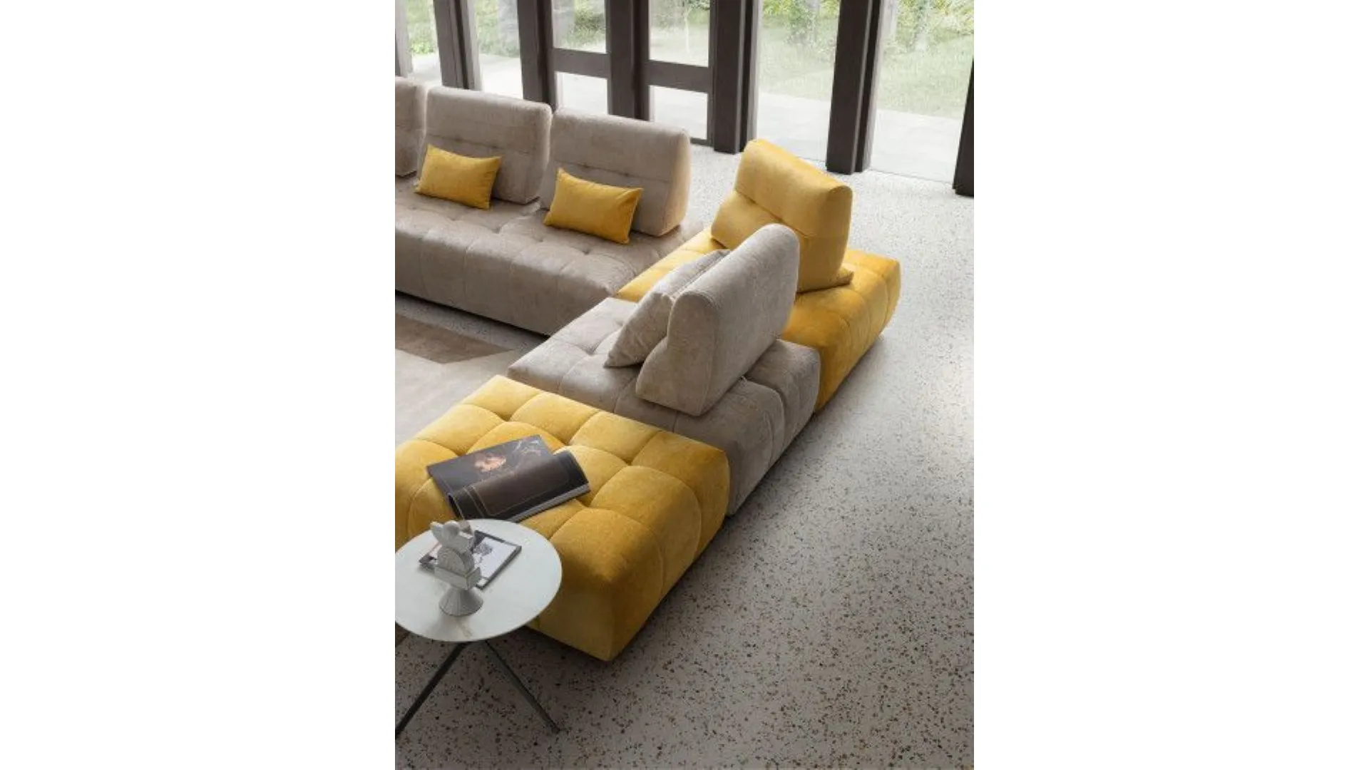 Modern style fabric sofa model Byron of excellent quality customizable in finishes.