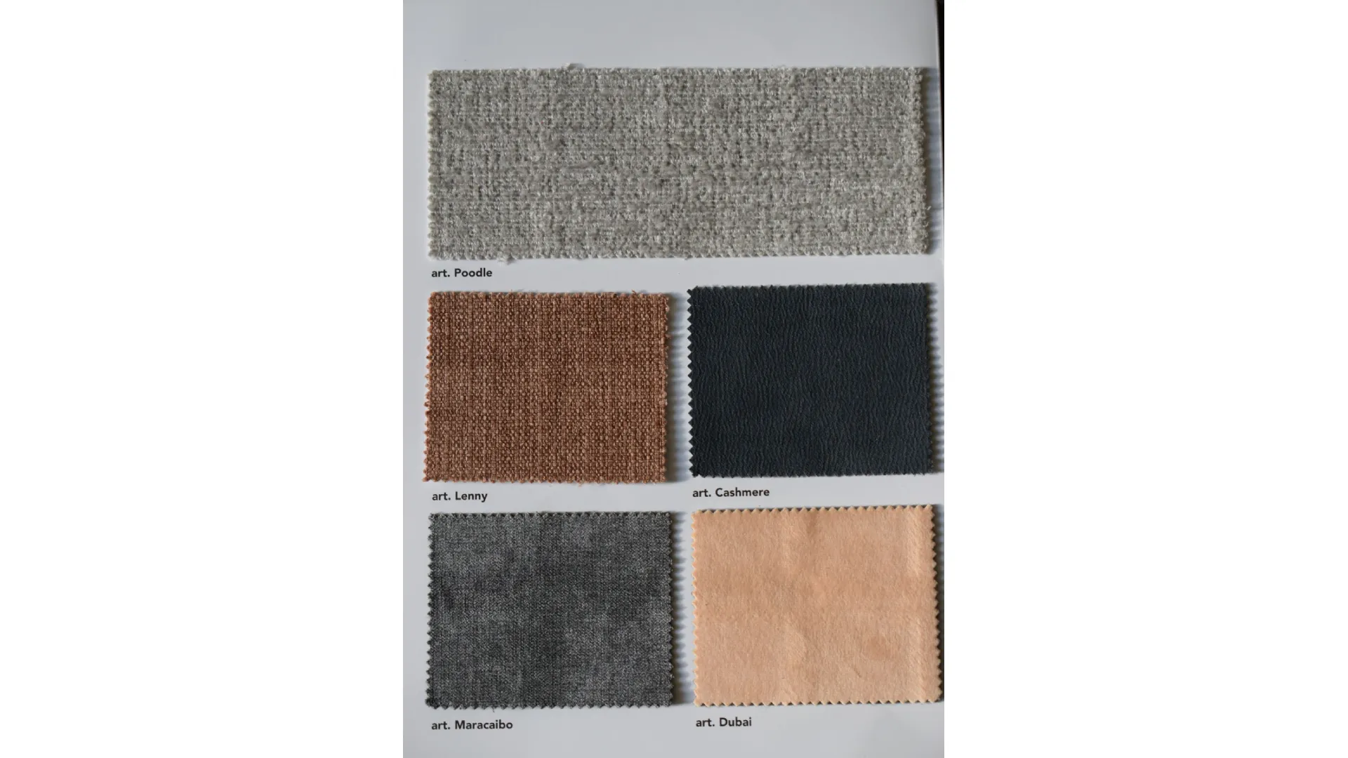 Fabric sofa with elegant and refined lumbar support