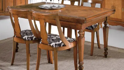 Extending table in walnut