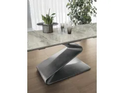 Table with a central design base and marble-effect stoneware top.
