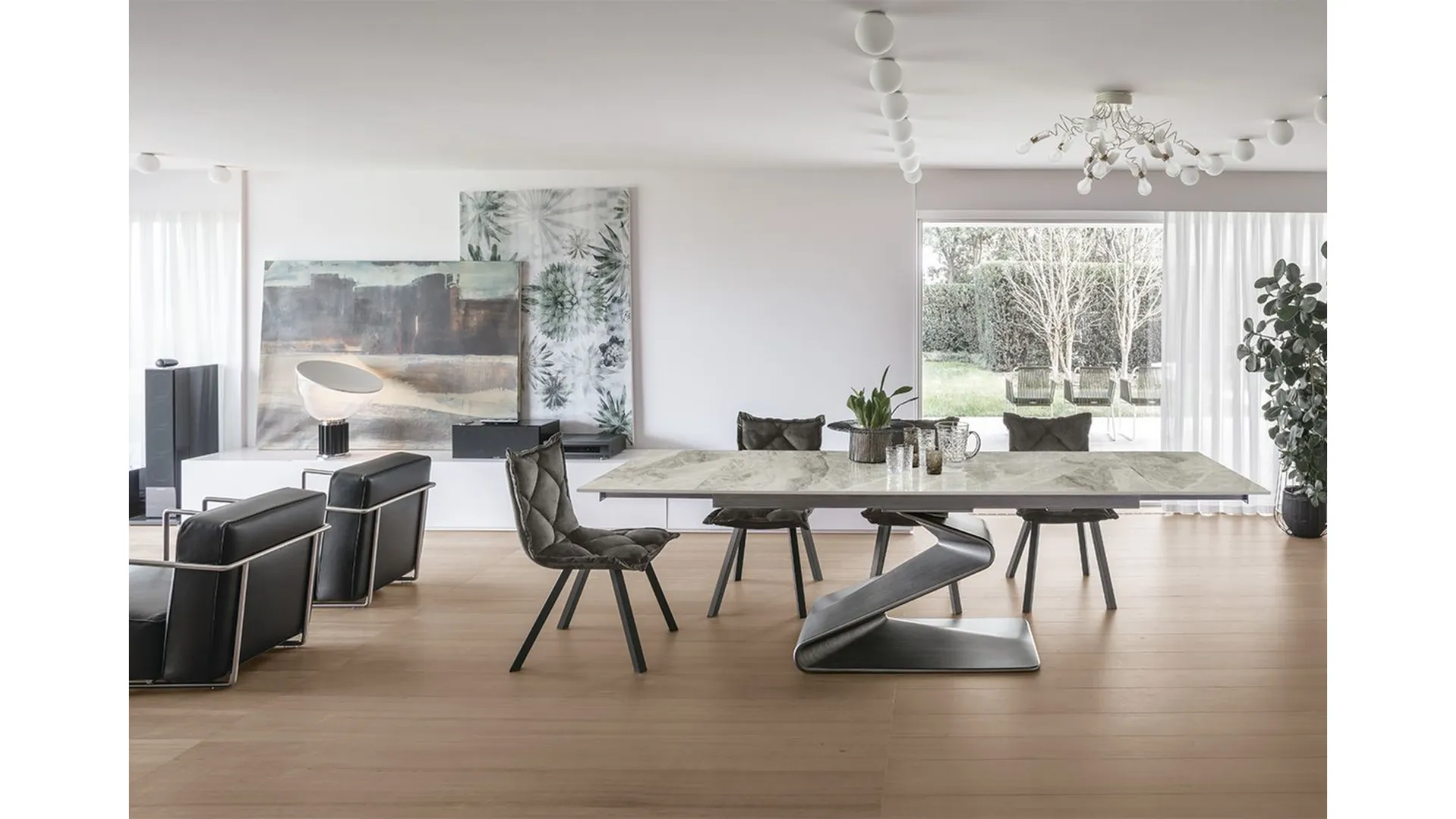 Table with central design base and marble-effect porcelain top.