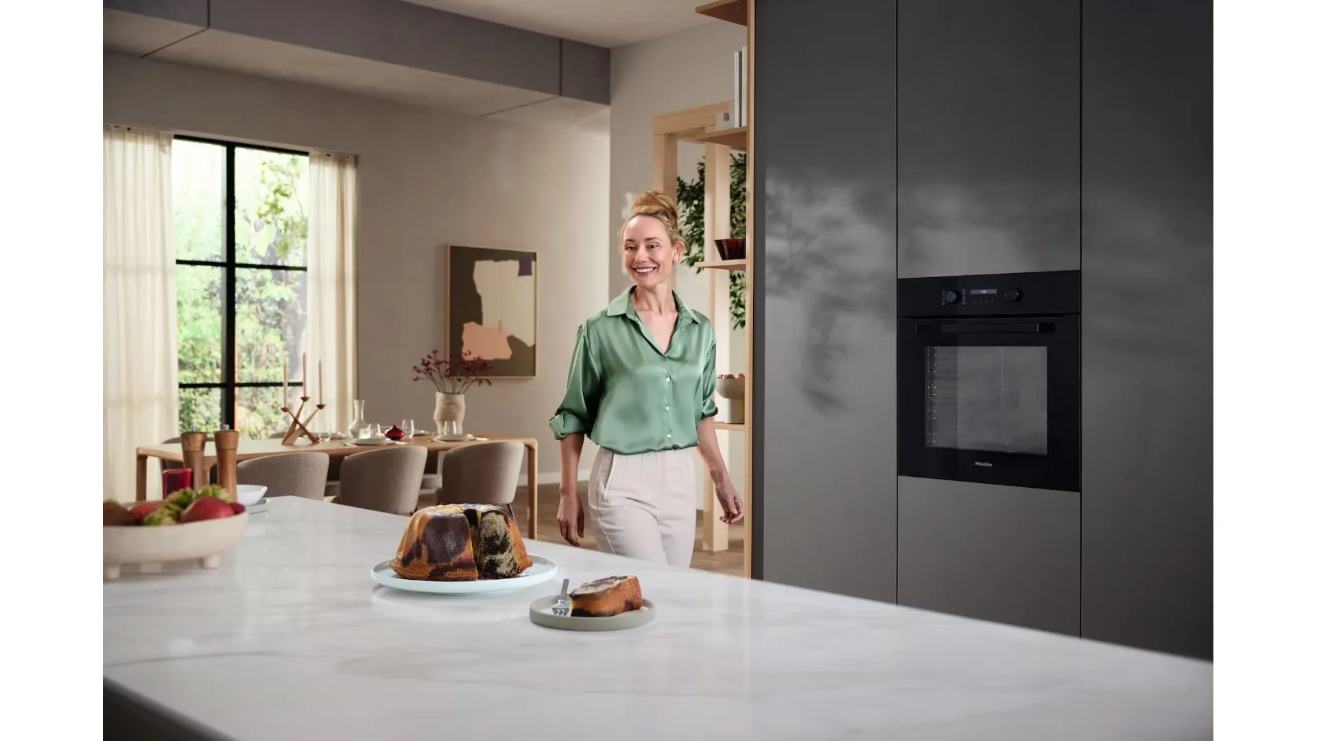 Miele H2861B Multifunction Oven, class A+.